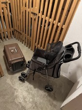 Hundekäfig und Hundewagen