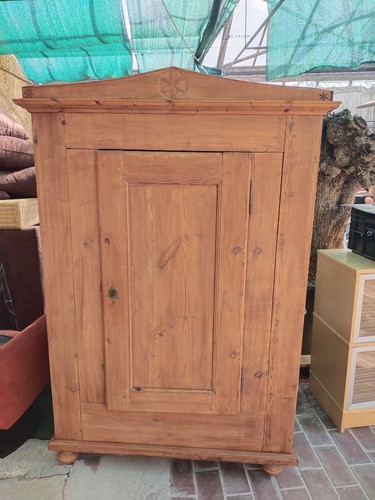 Schrank aus holz - aus,