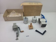 2x Nussreibe Käsereibe Gewürzreibe Kurbel Vintage Küche #255208