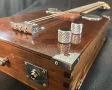 3-String Cigar Box Guitar mit