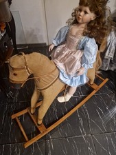 Schaukelpferd, Pferd aus Holz, Deko, Antik ,Mit Vintage Porzellan 70cm Puppe .