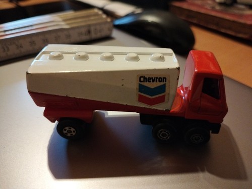 Matchbox freeway gas - matchbox, 83