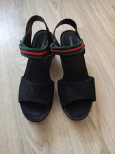 Keilabsatz Sandalen in Schwaz, rot, grün von Graceland Gr. 38