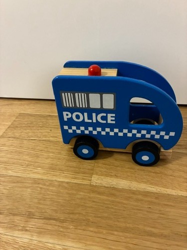 Polizeiauto aus holz - polizeiauto,