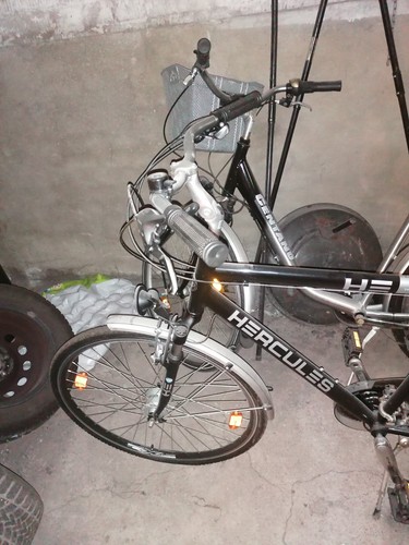 Zwei fahrräder damen und - fahrräder,