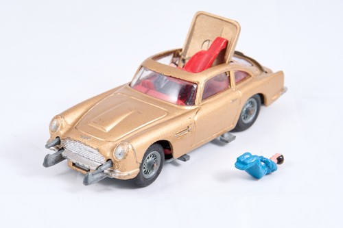 Corgi toys 261 - corgi, james