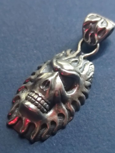 Flammen totenkopf anhänger - flammen,