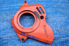 Suzuki  DR750 DR800  Deckel vom Ritzel Motordeckel links Chain Cover LH