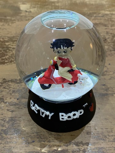 Vintage betty boop schneekugel - betty,