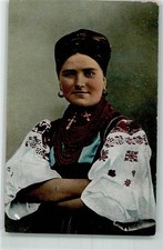 39746567 - Junge Frau in