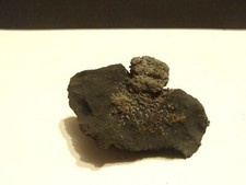 Löllingit auf gediegen Arsen (Schlema, Erzgebirge)