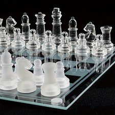 Schachspiel aus glas - schachspiel, in