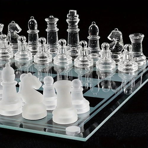 Schachspiel aus glas - aus,