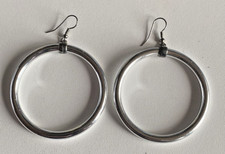 S2: Silberfarbene XXL-Creolen Ohrringe – Rund, Metall, 55 mm Durchmesser,