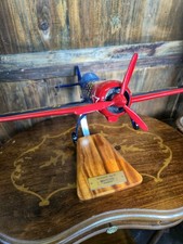 Breitling Academy Modellflugzeug Sukhoi Su-31 auf Holzsockel 32x25x38 cm