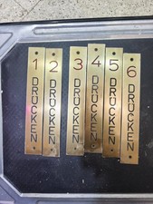 Aufzugsschilder Retro Drücken Etagen 1-6 zum Restaurieren