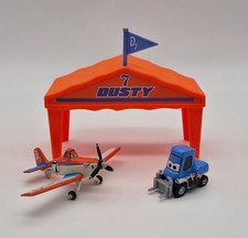 Mattel Disney Planes - Dusty Crophopper  Dotti Pit Row - Boxengasse / Hangar Set