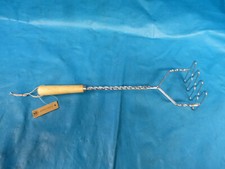 Kartoffelstampfer, Potato master , EH ca.38 cm,  Holz und Metall, unbenutzt.