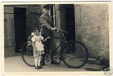 Junge mit Schwester FAHRRAD BICYCLE Vintage 1940s Photo