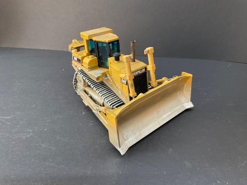 Cat r caterpillar - cat,