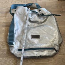 Toller silberner Rucksack