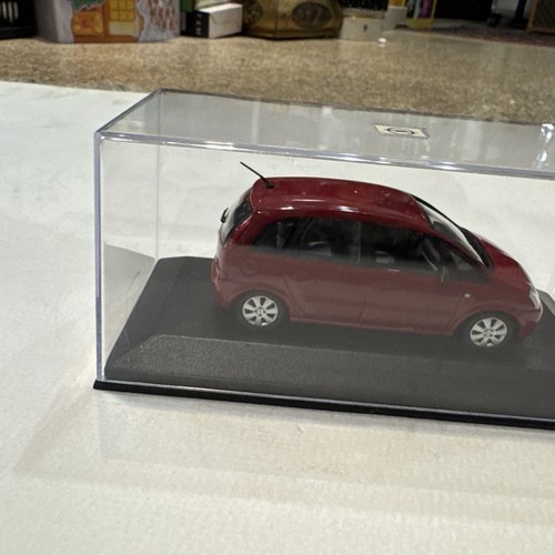 Rotes opel meriva modellauto - rotes,