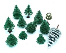 Modelleisenbahn HO 11 Tannenbäume mit Fuß 10  1 x ohne Fuß 1 Laubbaum mit Fuß