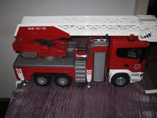 BRUDER 03591 Scania Super 560R /  Feuerwehrauto / Schlauch gerissen