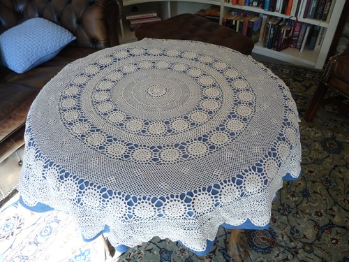 Tischdecke hellbeige rund
