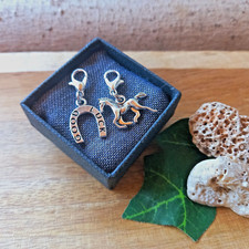 2 Charms Anhänger Pferd