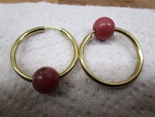 Gold Creolen Ohrringe 333 Gelbgold mit roter Kugel - 2,5 cm Durchm.