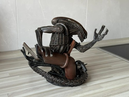 Alien dog mini bust - alien,