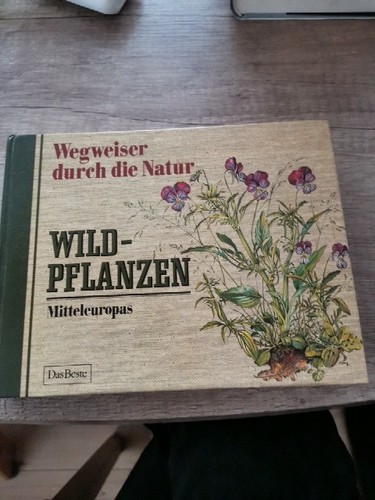 Wegweiser durch die natur - durch,