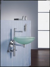 Glaswaschbecken mit Armatur