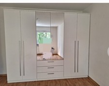 Kleiderschrank