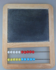 Alte Schiefertafel mit Abakus