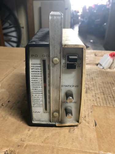 Altes kofferradio mit marke - kofferradio,
