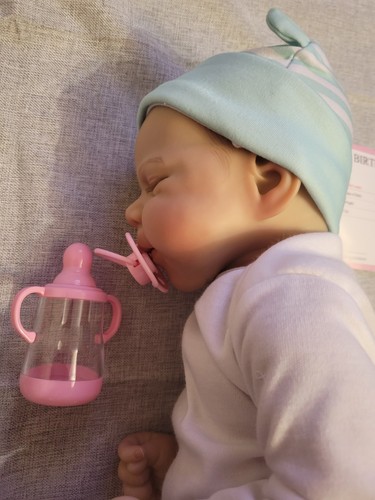 Schlafende neugeborene baby - neugeborene,
