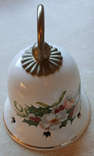 Weihnachtsglocke 1990 - Blumen Girlande - Porzellan/Mess. - 13,0 cm hoch, 9,5 cm