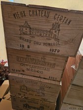 Alte Weinkisten grosser französischer Weinr