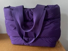 Sportlich-elegante Umhängetasche/ Shopper von Lacoste in auffälligem Lila