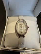 Zarte Wunderschöne Keramikuhr