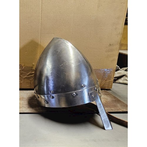 Normannischer eisenhelm mit - normannischer,