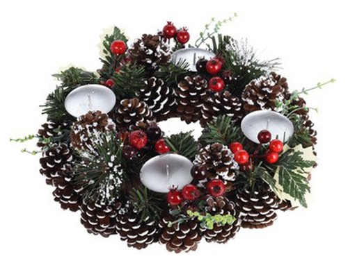 Adventskranz mit roten beeren - adventskranz,