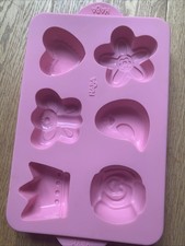 Hana Muffin Form Pink Herz Blumen Schmetterling Krone