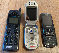 Konvolut 3 alte Mobiltelefone, Siemens S10d, Motorola V525, Samsung SGH J 700i