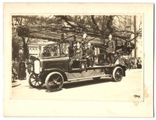 Fotografie Magirus Feuerwehr-Löschzug mit Patent-Autodrehleiter der Feuerwache  
