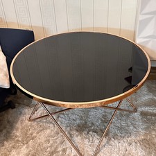 Zeitlose Couchtisch , Mit Schwarze Glassplatte 