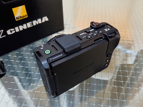 Nikon like new - (red),