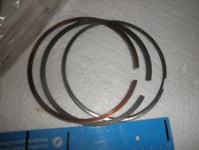 Deutz  413 Kolbenringsatz von Carimex aus Bundeswehrbestand NEU